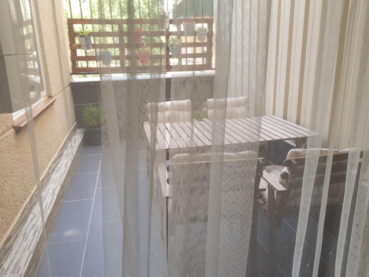 Amplio Apto Con Patio Privado Aranjuez Ngoại thất bức ảnh